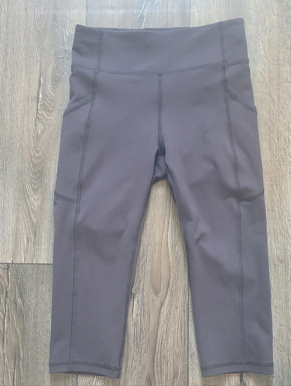 Lululemon Black Crop Leggings with Side Pockets. Size 6